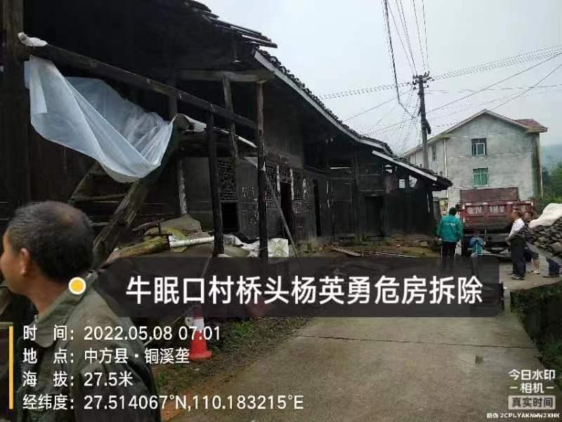 新建镇：拆除空心危房，助推农村人居环境整治