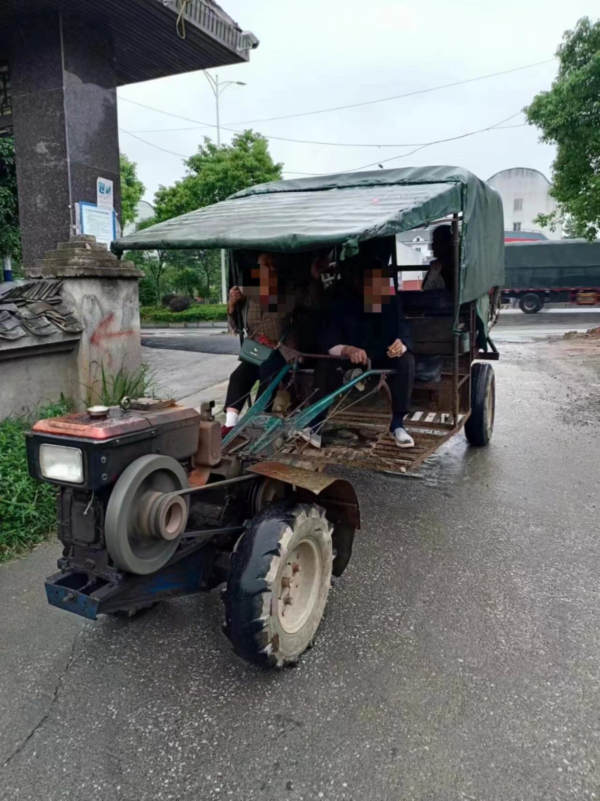 中方镇：查处一起报废车辆违法上路行为
