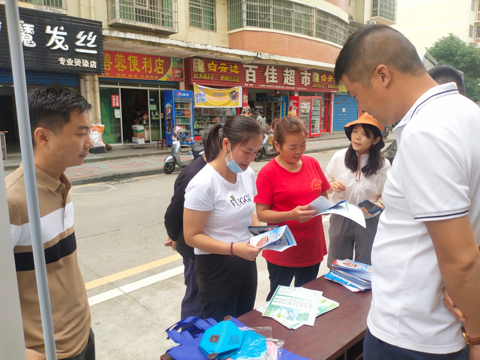 县发改局：防范非法集资宣传进社区