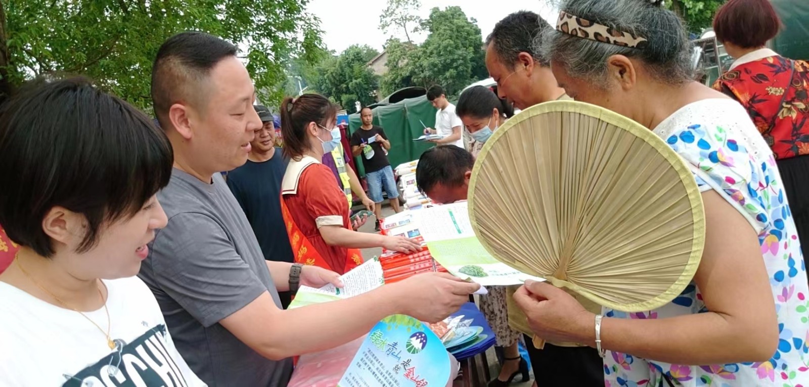 中方县自然资源局开展“6·25”全国土地日宣传活动