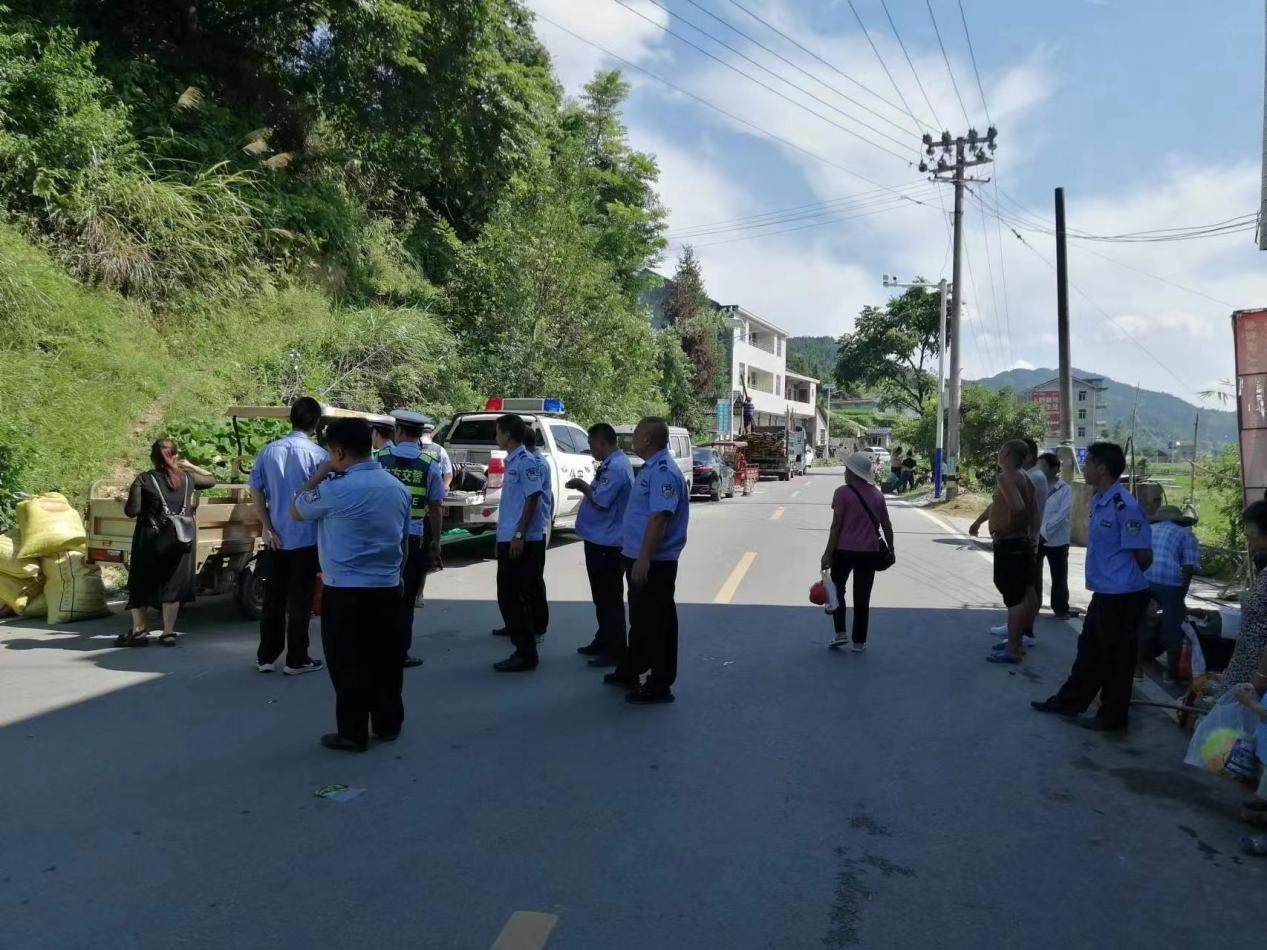 接龙镇持续开展道路交通问题顽瘴痼疾整治行动