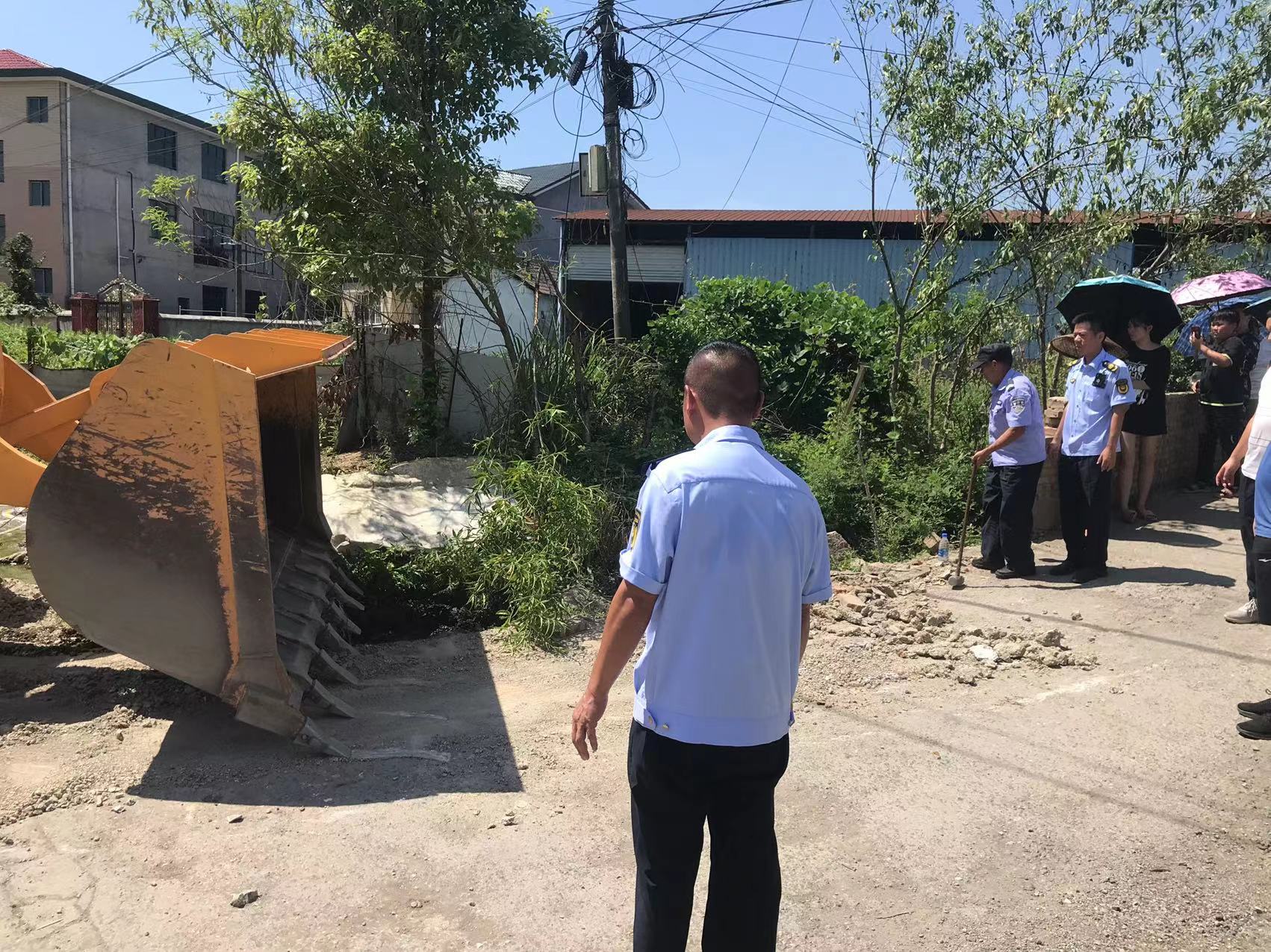中方县花桥镇：拆除违章建筑绊脚石 绘就乡村振兴新画卷