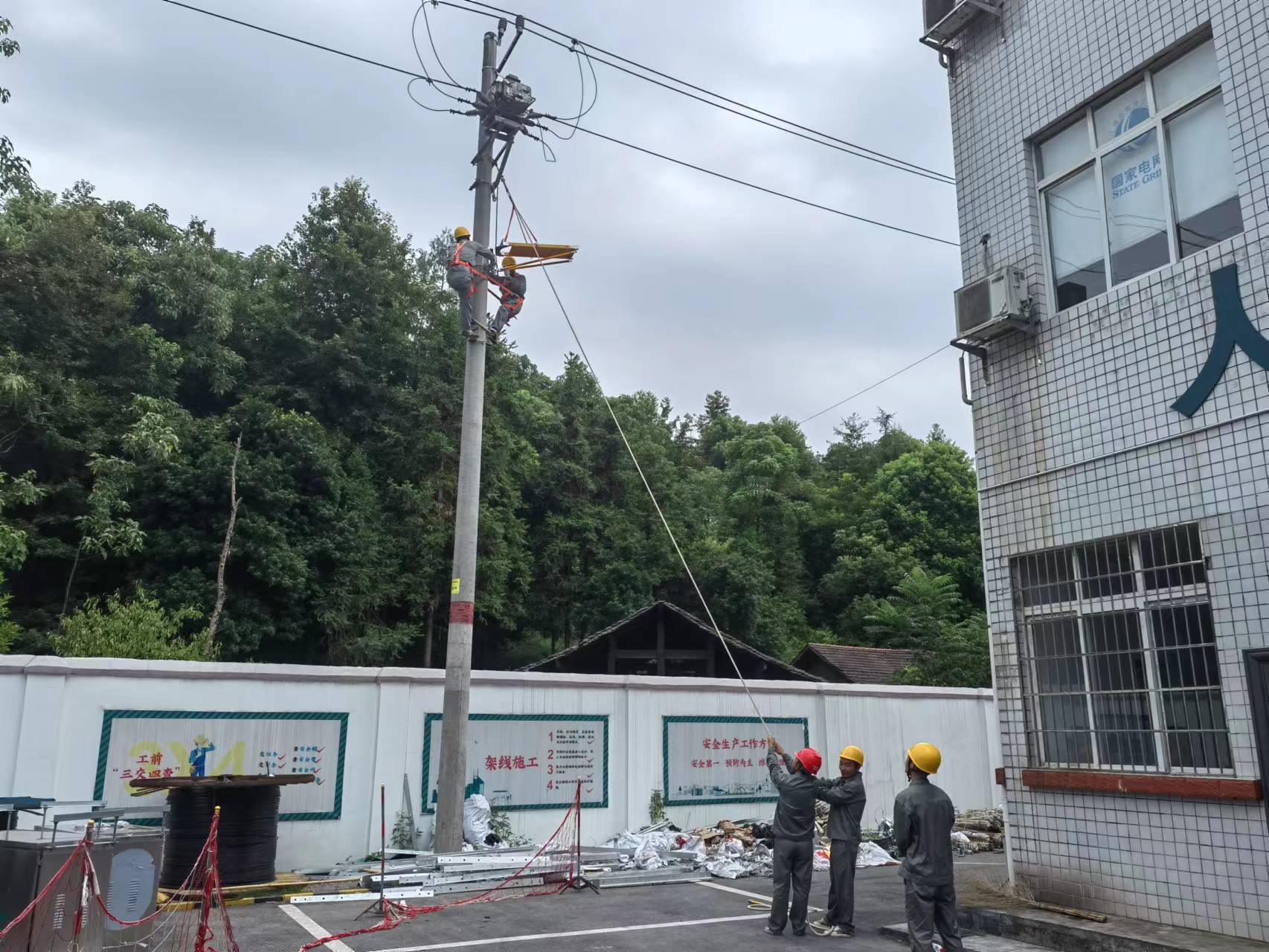 国网中方县供电公司：实训练兵 强化带电作业队伍建设