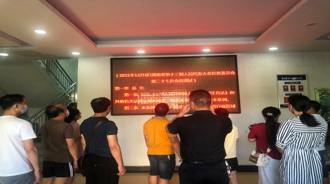中方县中方镇：开展“政务公开主题日” 优化营商环境