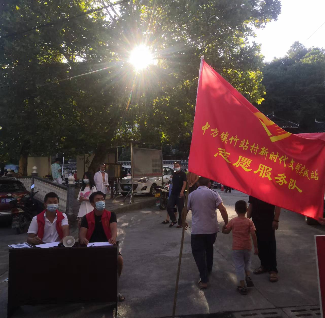 中方县中方镇：战“疫”一线党旗红 志愿服务争先锋