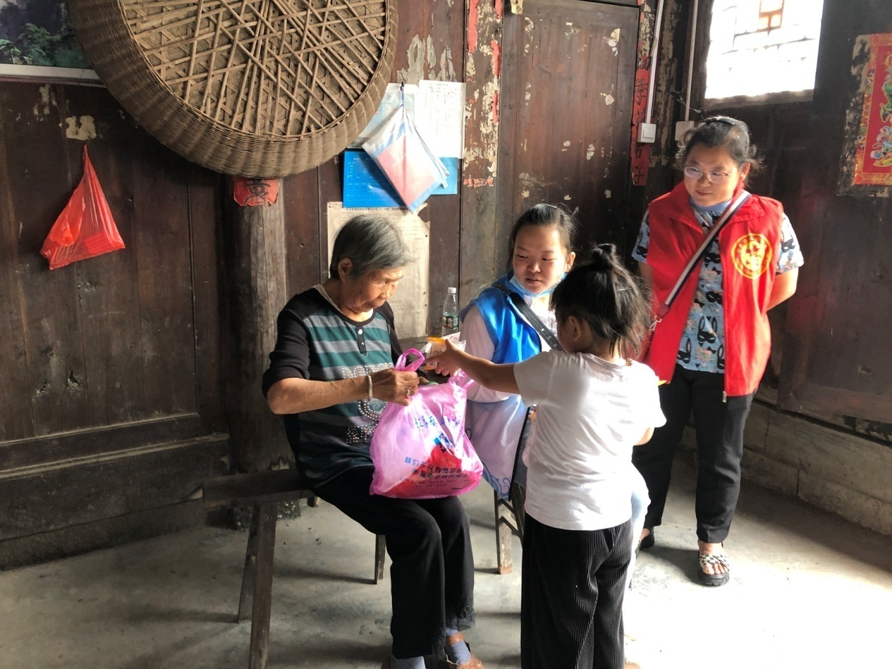 中方县中方镇：开展志愿服务活动   关爱空巢老人