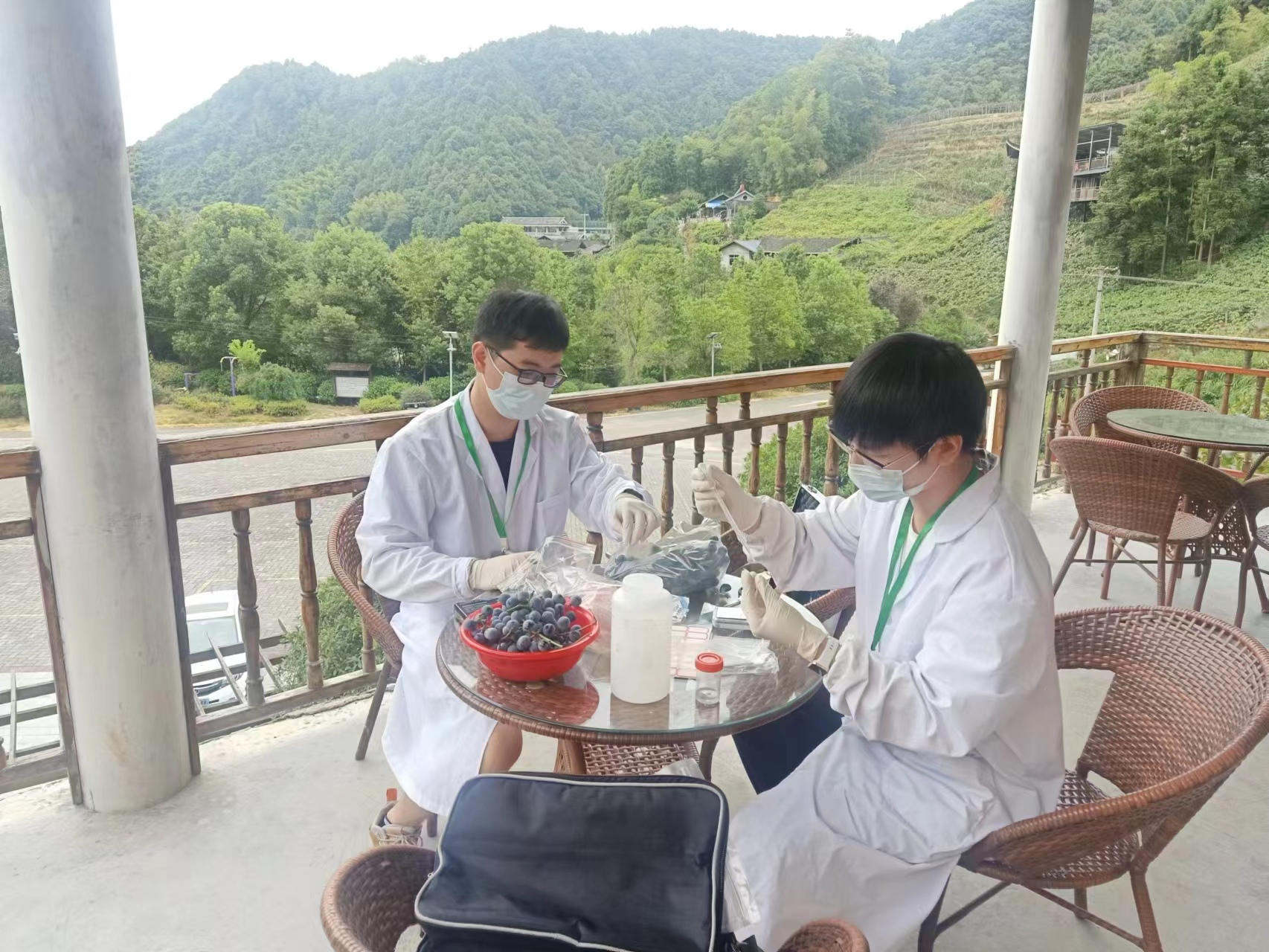 中方县市场监管局为2022'中方刺葡萄文化旅游节暨农民丰收节食品安全保驾护航