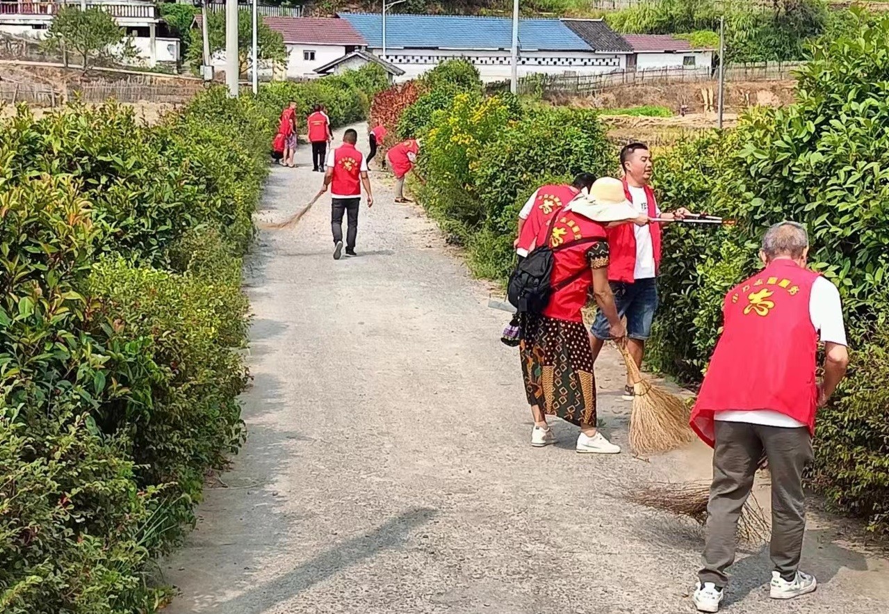 中方县新建镇四卧龙村：开展人居环境整治攻坚 新时代文明实践在行动