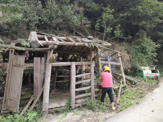 中方县铜湾镇：拆除违章搭建 打造宜居梅树村
