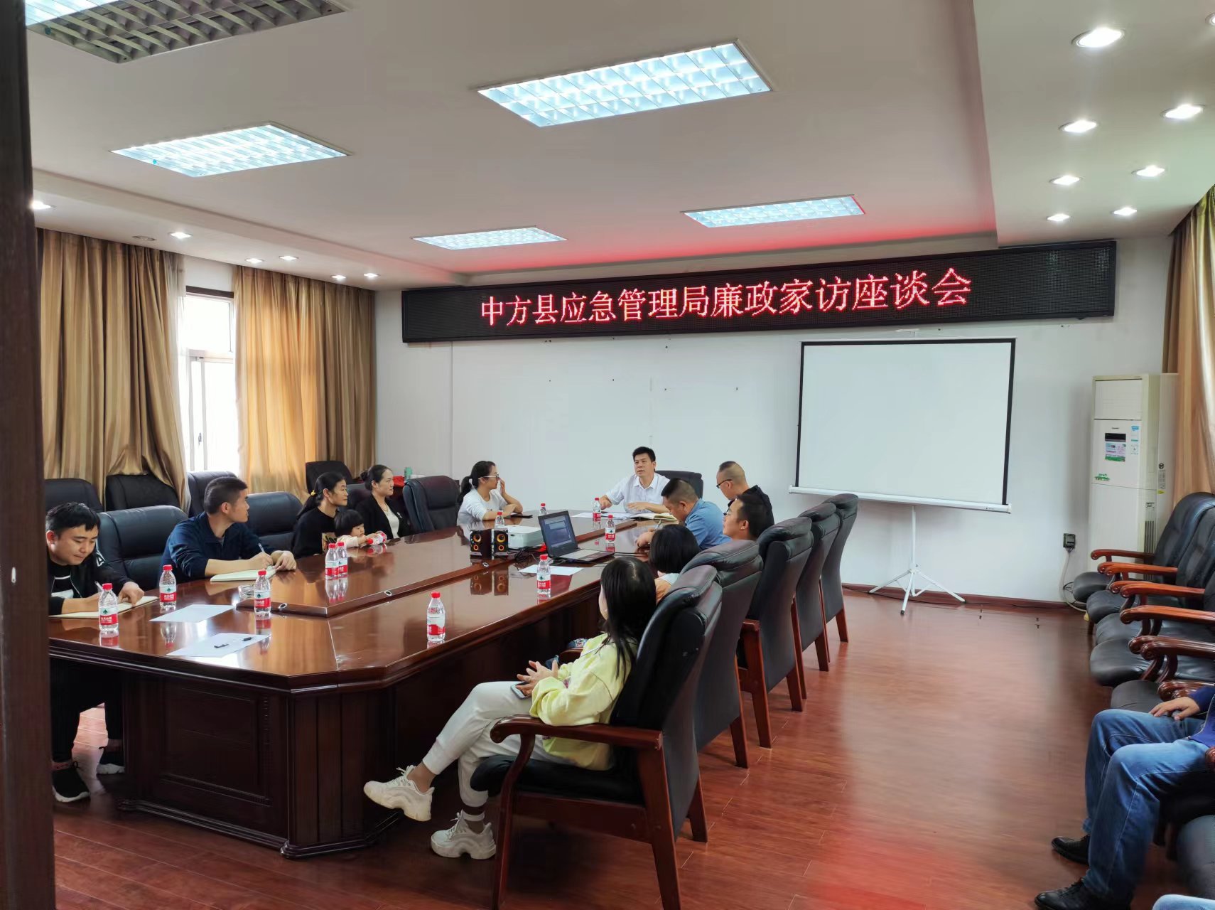中方县应急局开展廉政家访座谈会