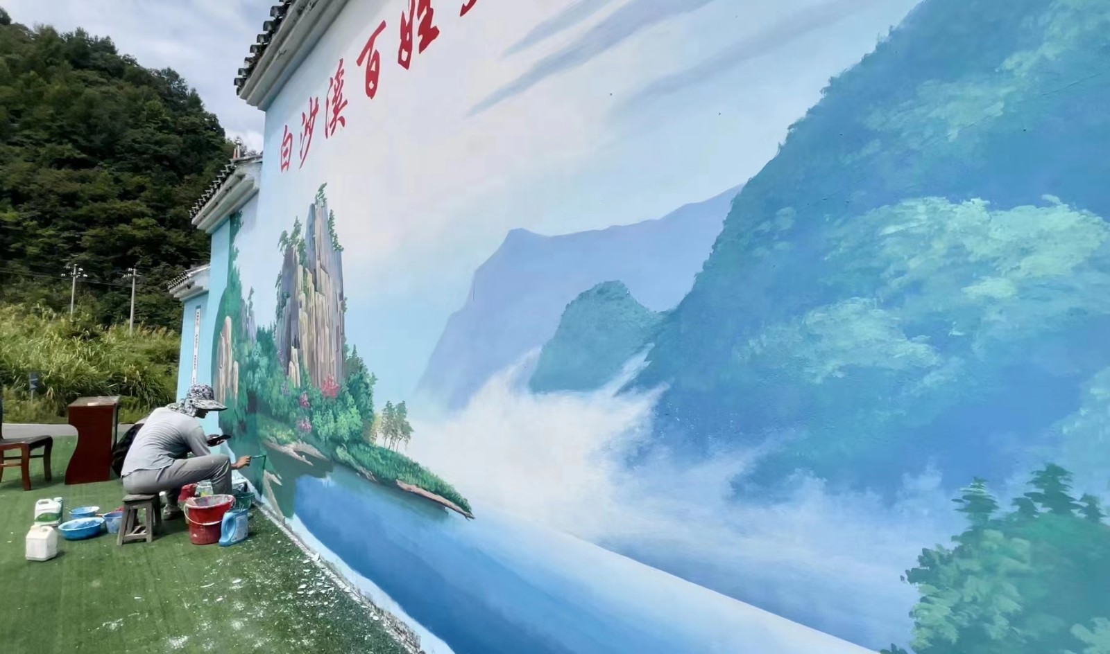 中方县花桥镇白沙溪村：清风实干润花桥  墙绘蝶变换新颜