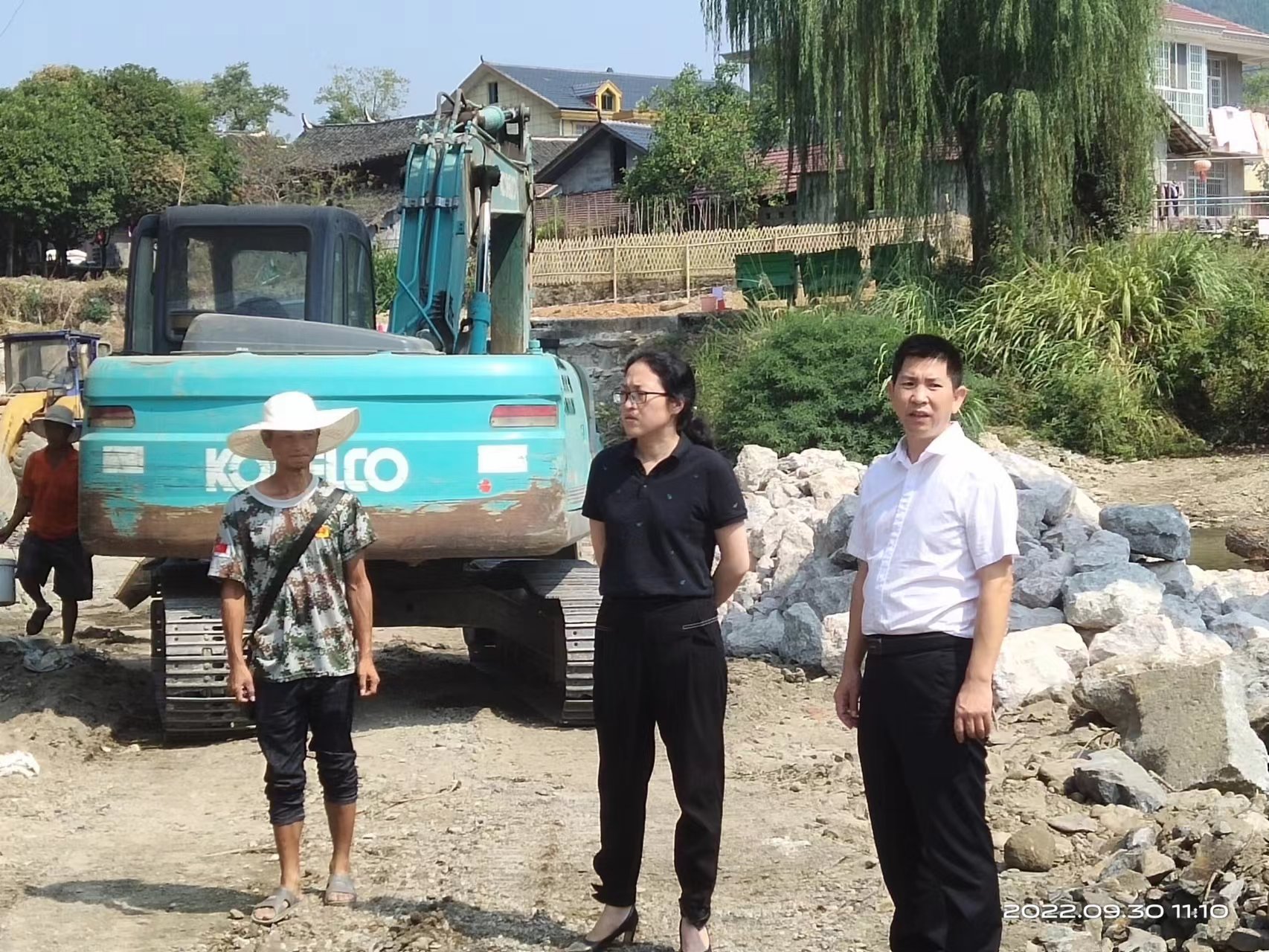 县领导到新建镇调研厕所革命工作及重点项目建设情况