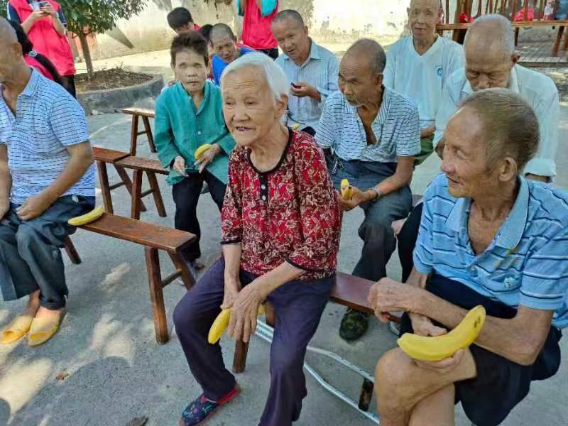 中方县中方镇重阳礼敬老人