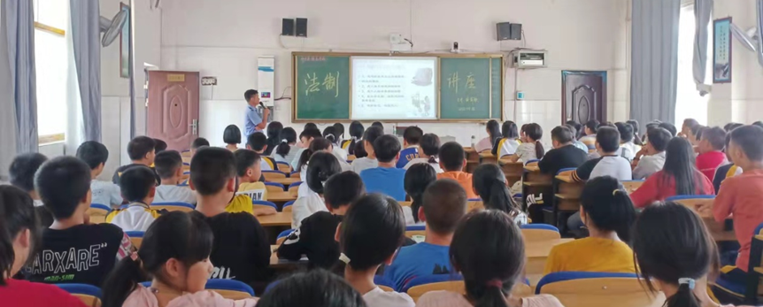 接龙镇:开展法治安全教育进校园活动
