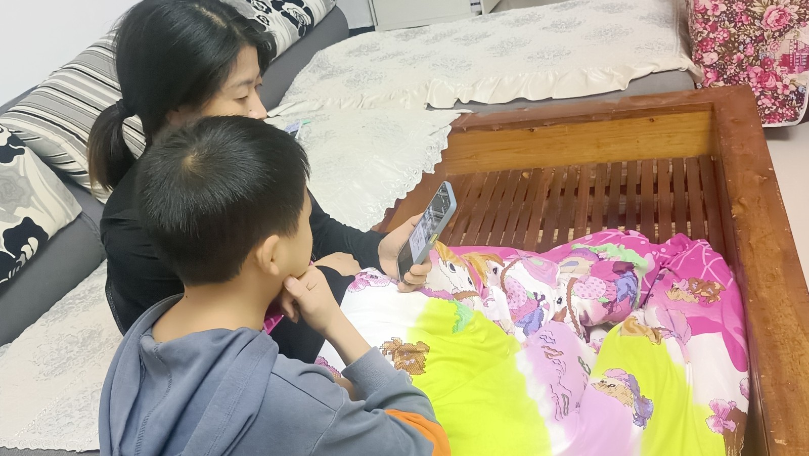 怀化学院云谷实验学校：共建家校平台  点亮居家生活