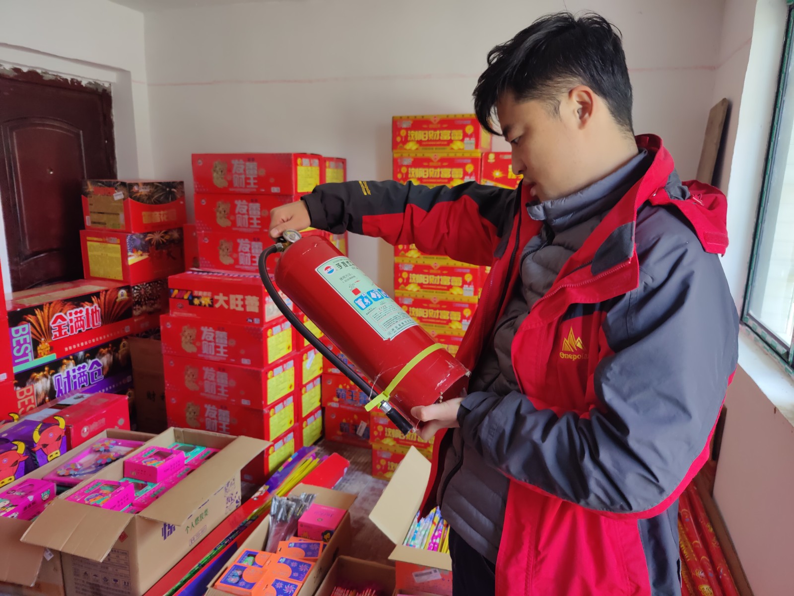 蒿吉坪瑶族乡开展春节前烟花爆竹安全专项整治行动