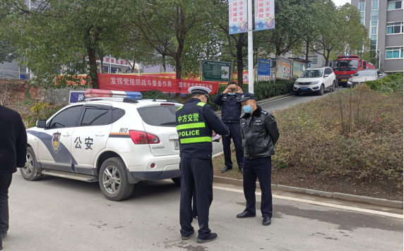 铜湾镇：赶集日开展交通问题顽瘴痼疾整治行动