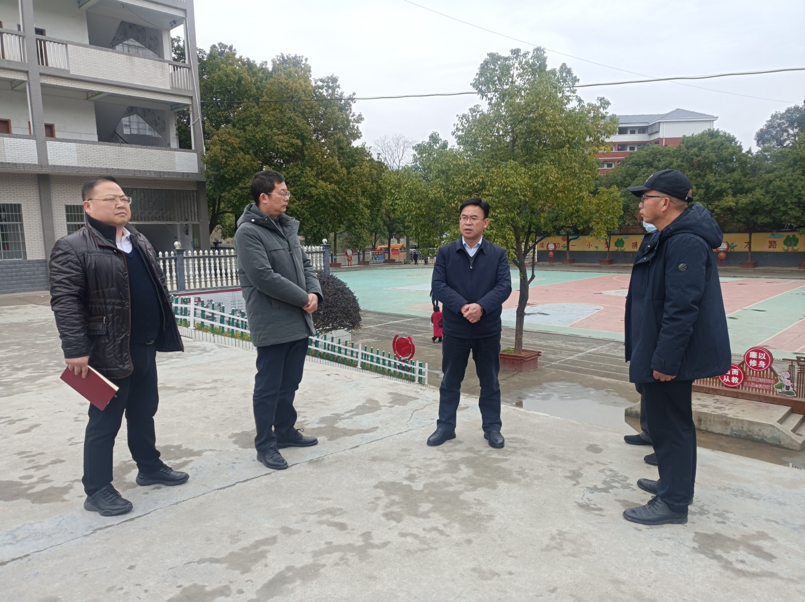 杨志初到中方镇中心小学检查指导食品安全工作