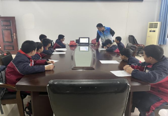 中方县铜湾镇关爱青少年心理健康