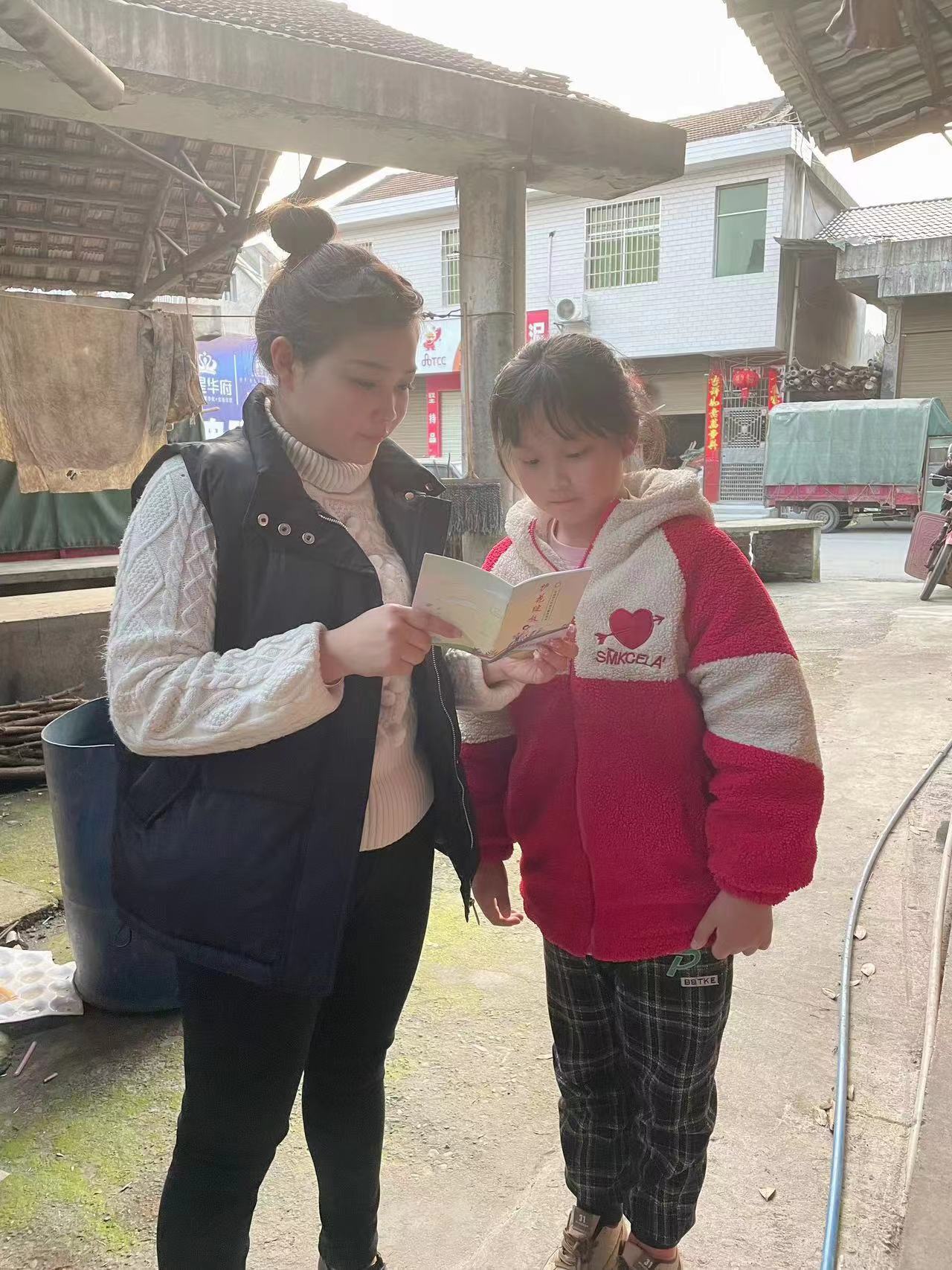 中方县新路河镇：关爱女童 护花成长