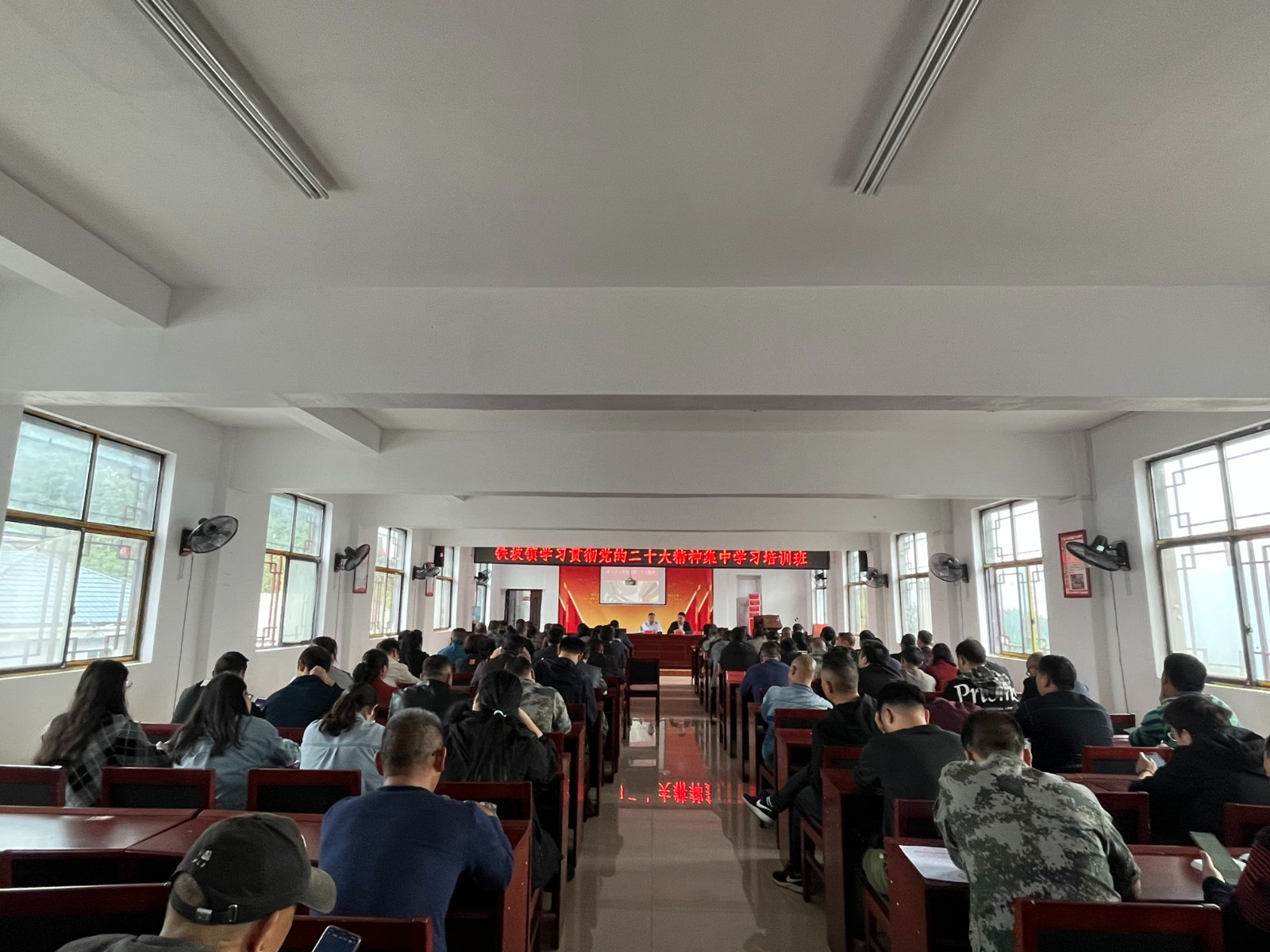 怀化学院送课进铁坡:校地联合开展学习贯彻党的二十大精神集中教育培训