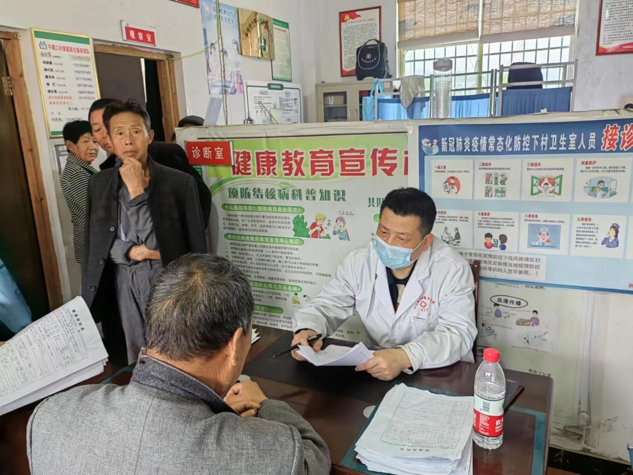 中方县新建镇：免费体检进村庄