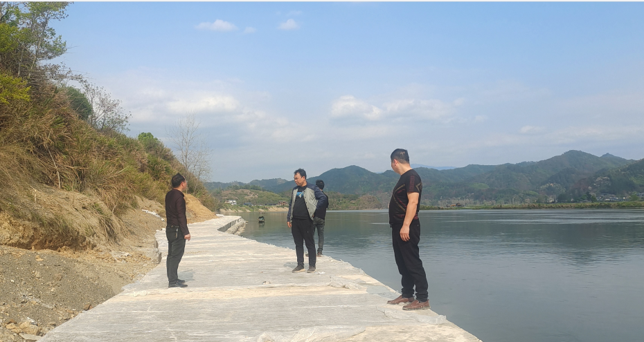 中方县发改局现场督导水利项目工程进度