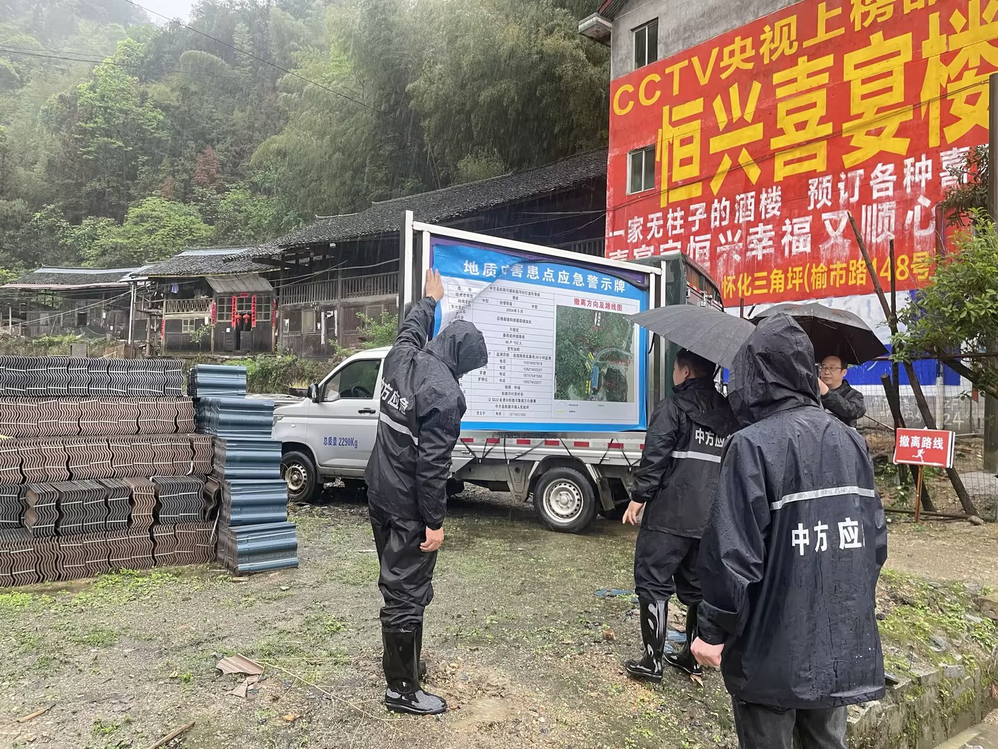 县领导到新路河镇督导安全生产、防汛等工作
