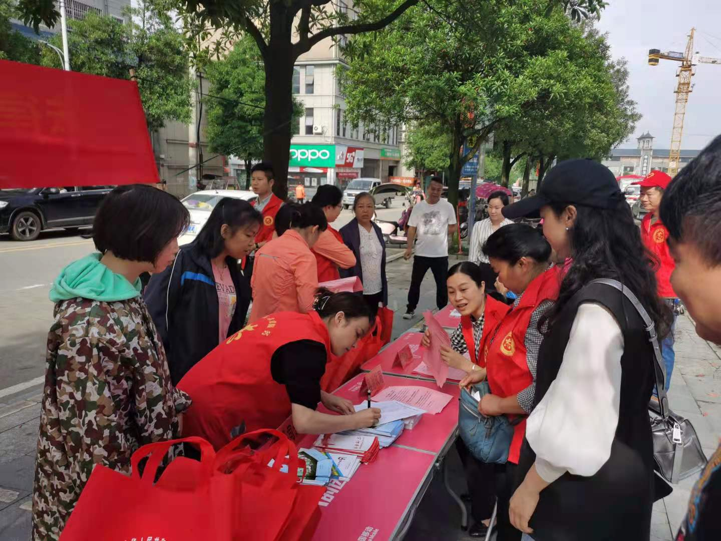 中方县司法局:开展“优化营商环境”法治宣传主题党日活动
