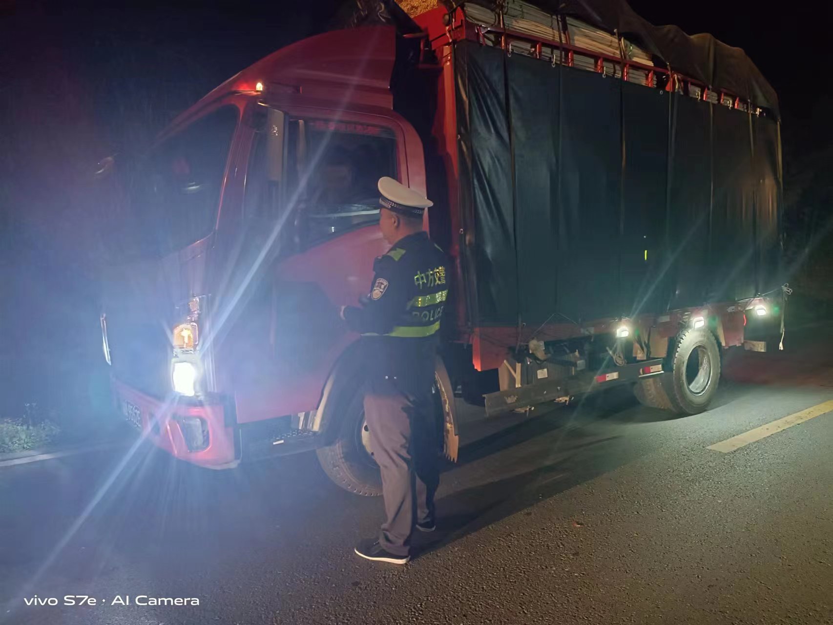 中方县新建镇：开展夜间道路执法 集中整治交通问题顽瘴痼疾