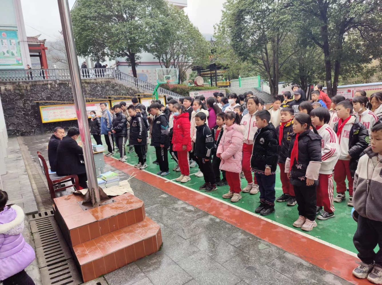 中方县蒿吉坪瑶族乡：“交通安全知识”进校园