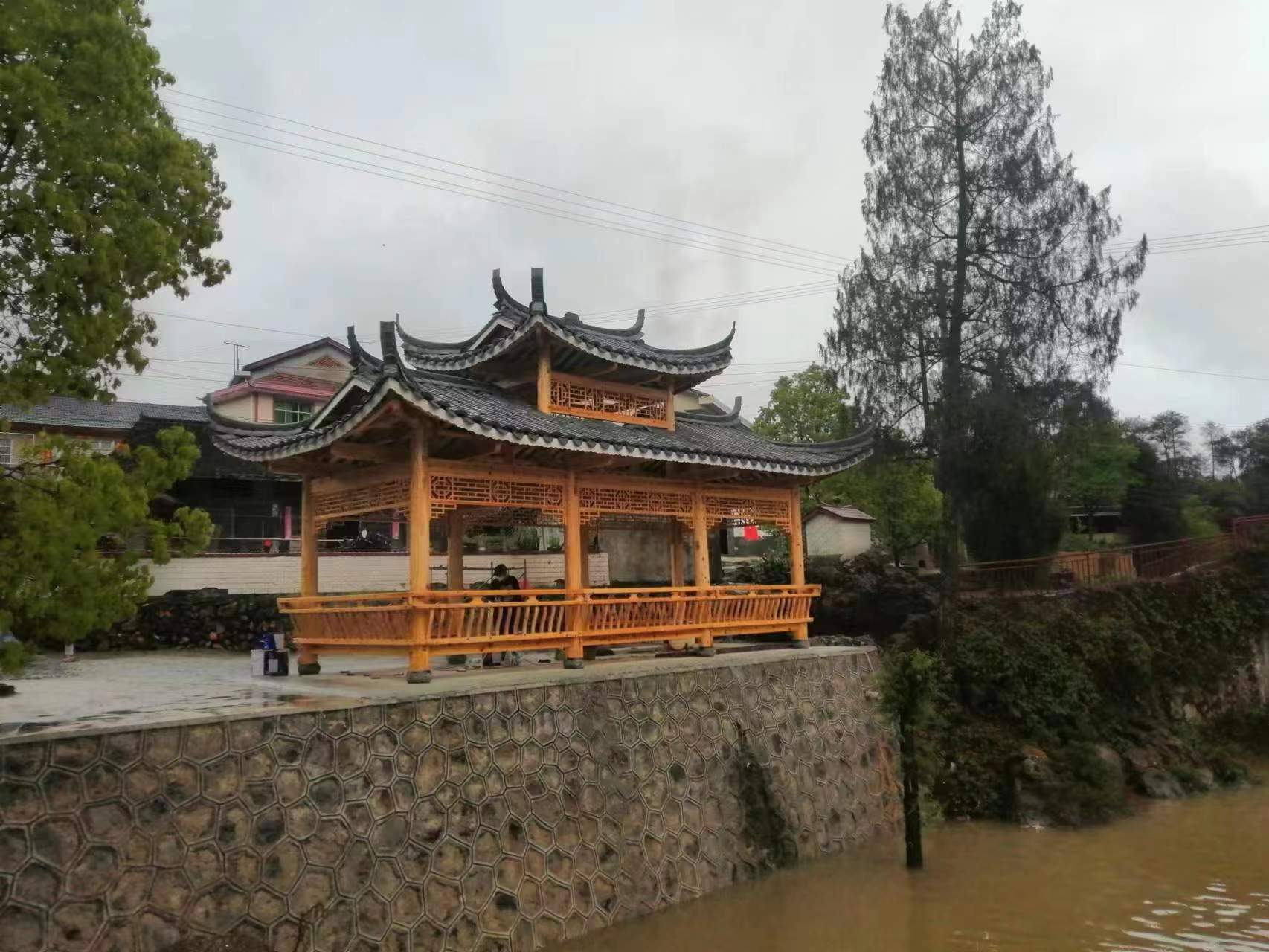 中方县新建镇黄金村：村民自筹共建 打造美丽“景观亭”
