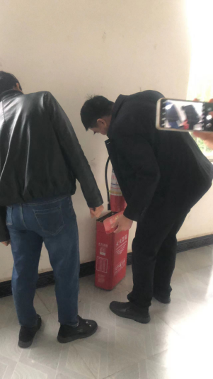 中方县泸阳镇：“五一”佳节前走访慰问敬老院老人