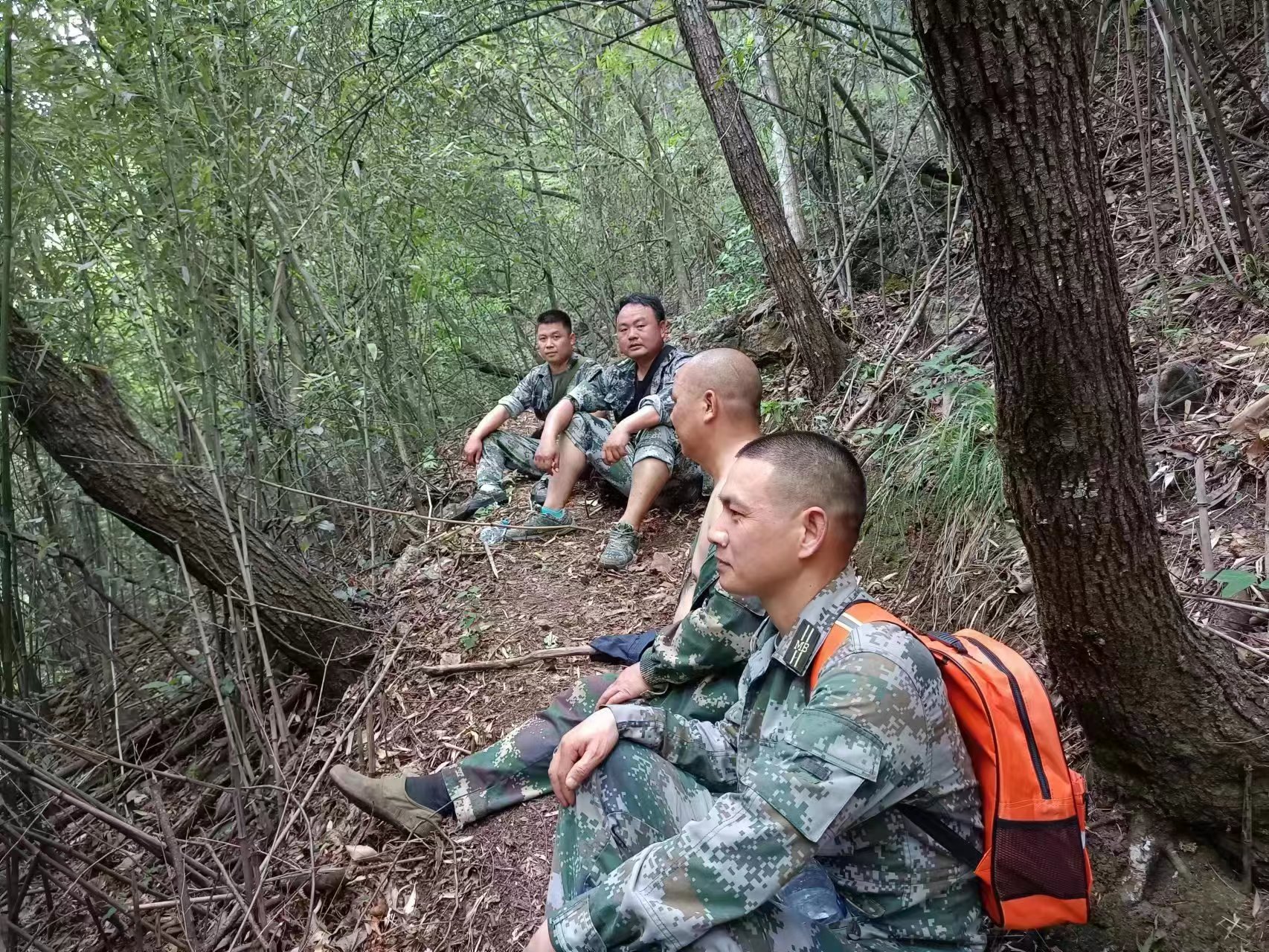 中方县新建镇民兵应急排成功搜救1名迷路游客
