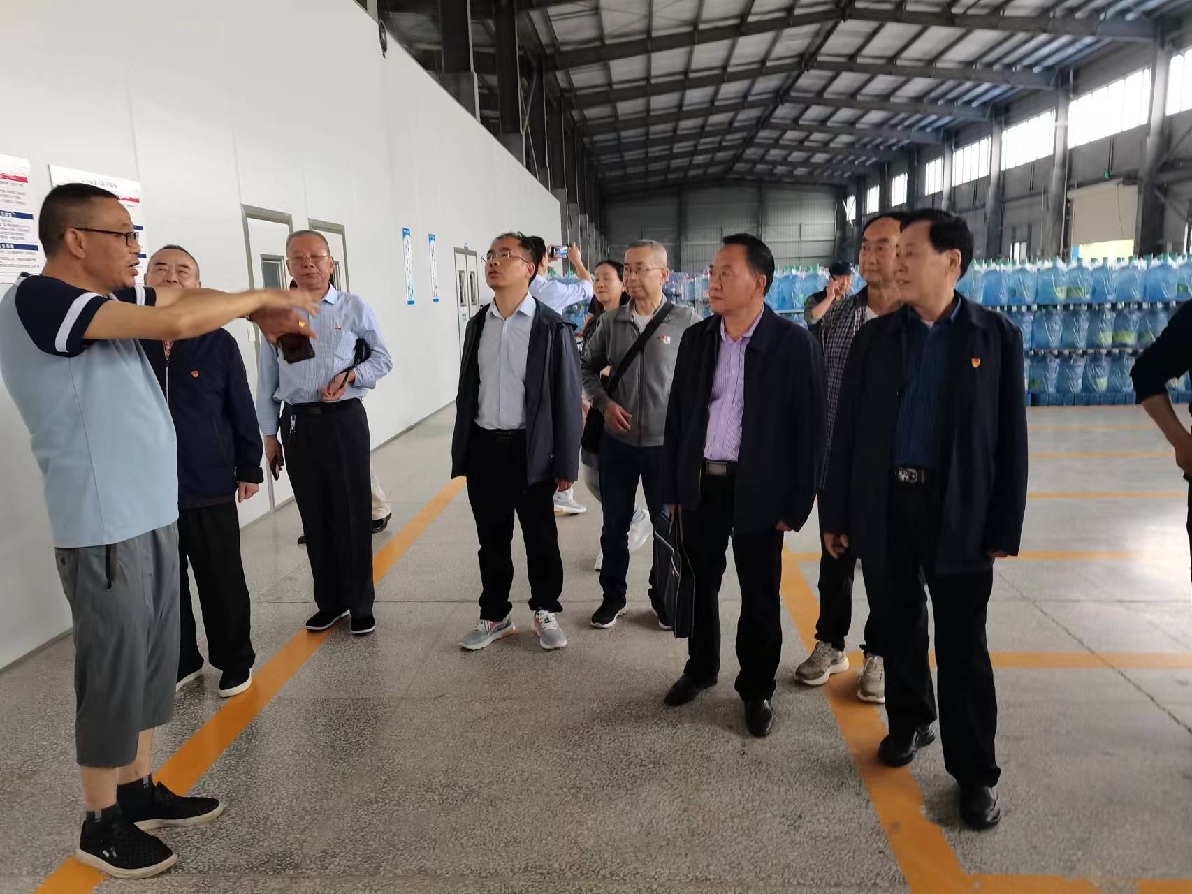 县委办退休党支部开展“一课一片一实践”主题活动