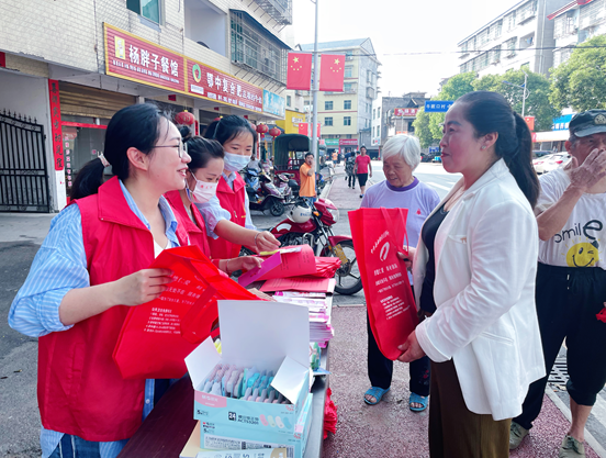 中方县新建镇开展“两癌筛查”宣传活动
