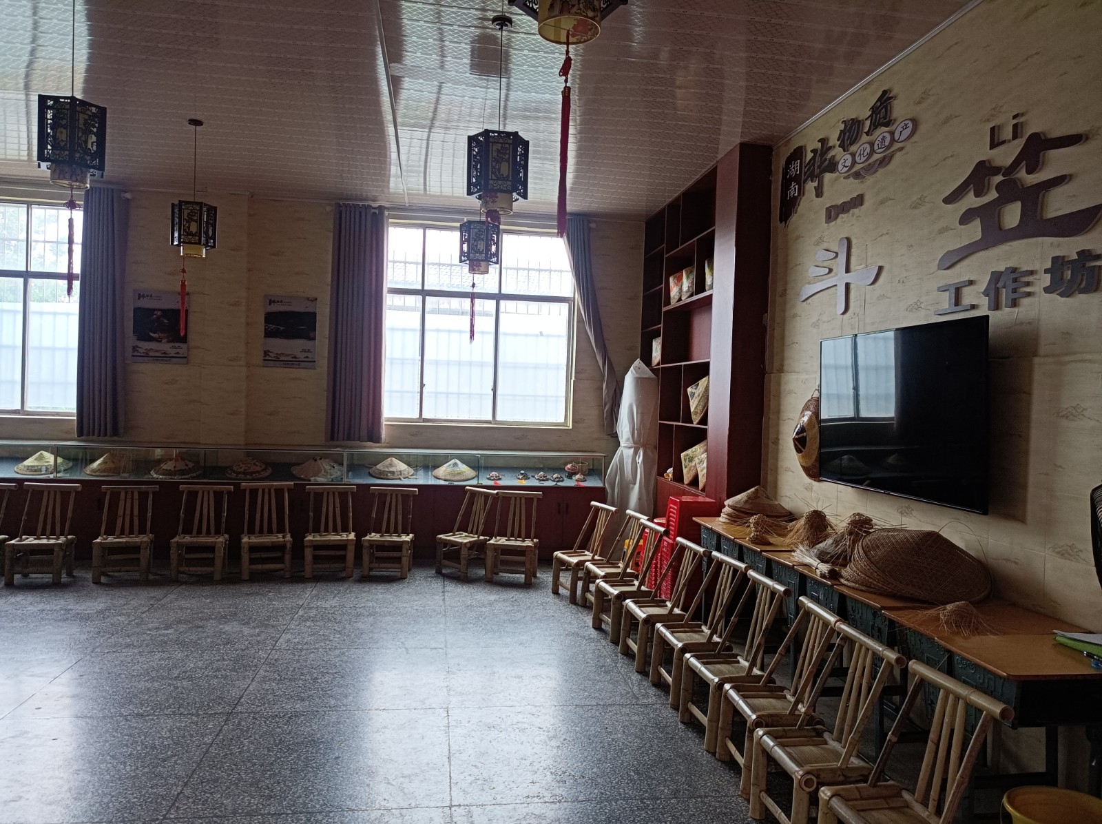 编织育廉韵 非遗扬清风  ——中方县中方小学传承“中方斗笠”非遗文化探访