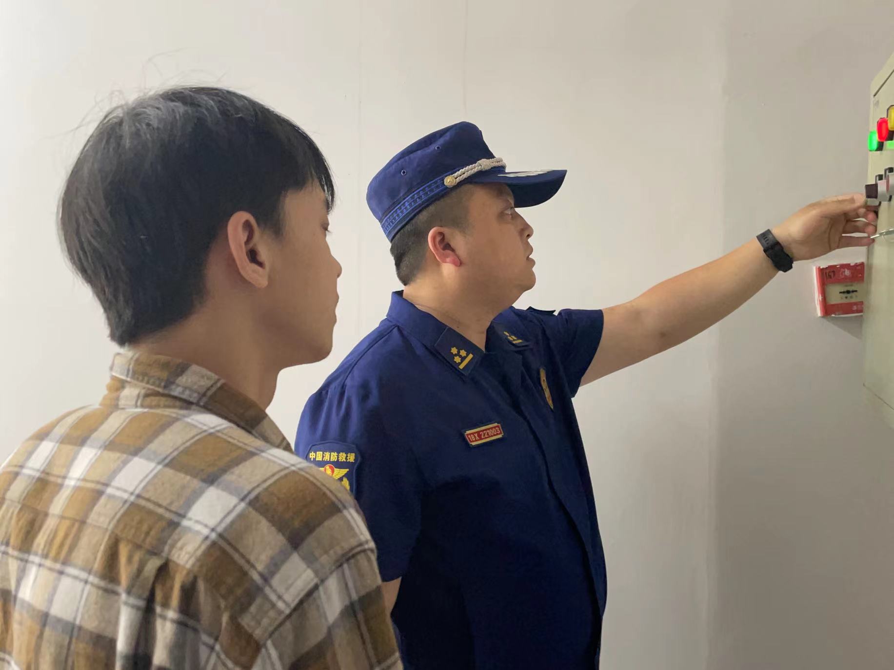 中方县消防救援大队对芒果信福影城开展消防检查暨培训