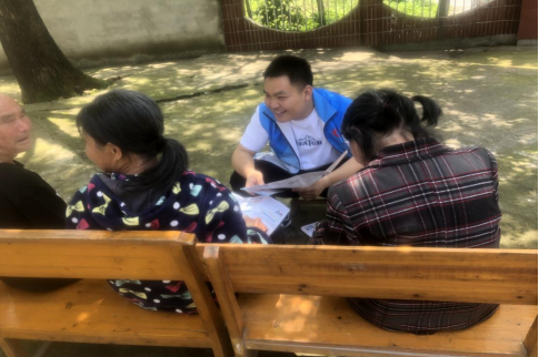 中方县铜湾镇开展关爱老人防诈骗活动