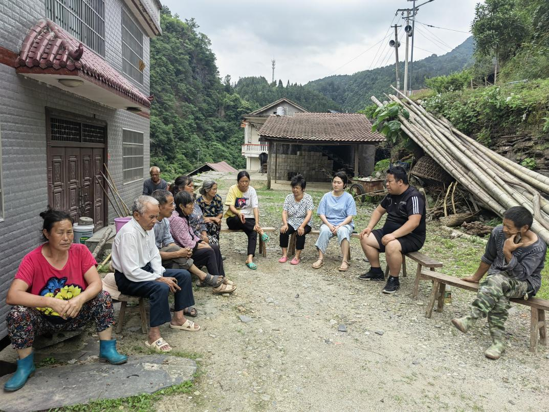 中方县蒿吉坪瑶族乡：屋场会上树新风，扮靓幸福新瑶乡