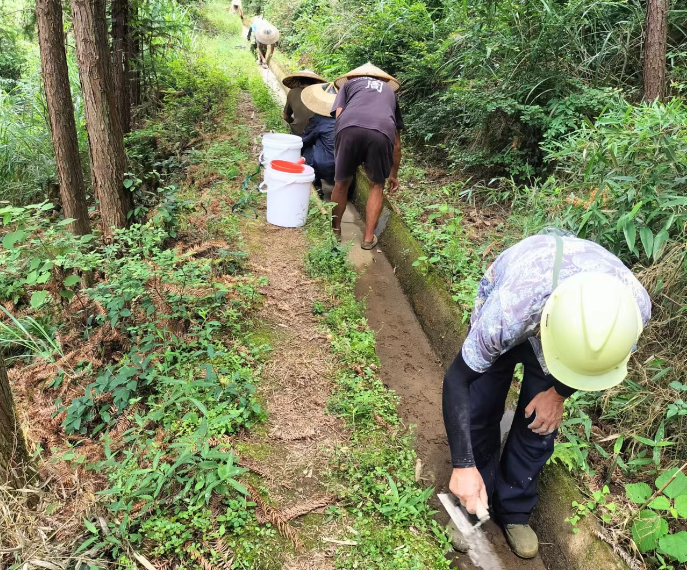 中方县铜湾镇水落岸村：党建引领抗旱 维修水渠润民心