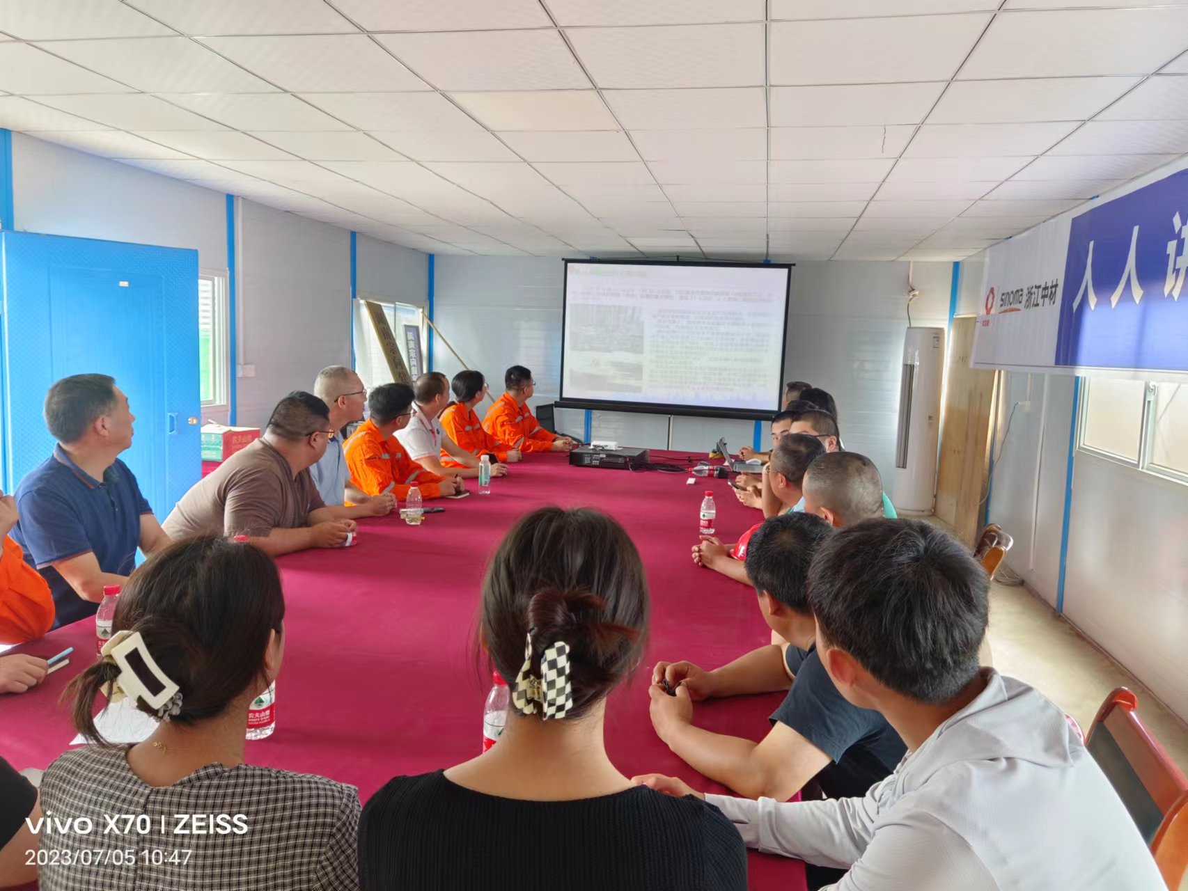 打好优化营商环境持久仗｜中方县住建局：深入企业讲安全 助力优化营商环境