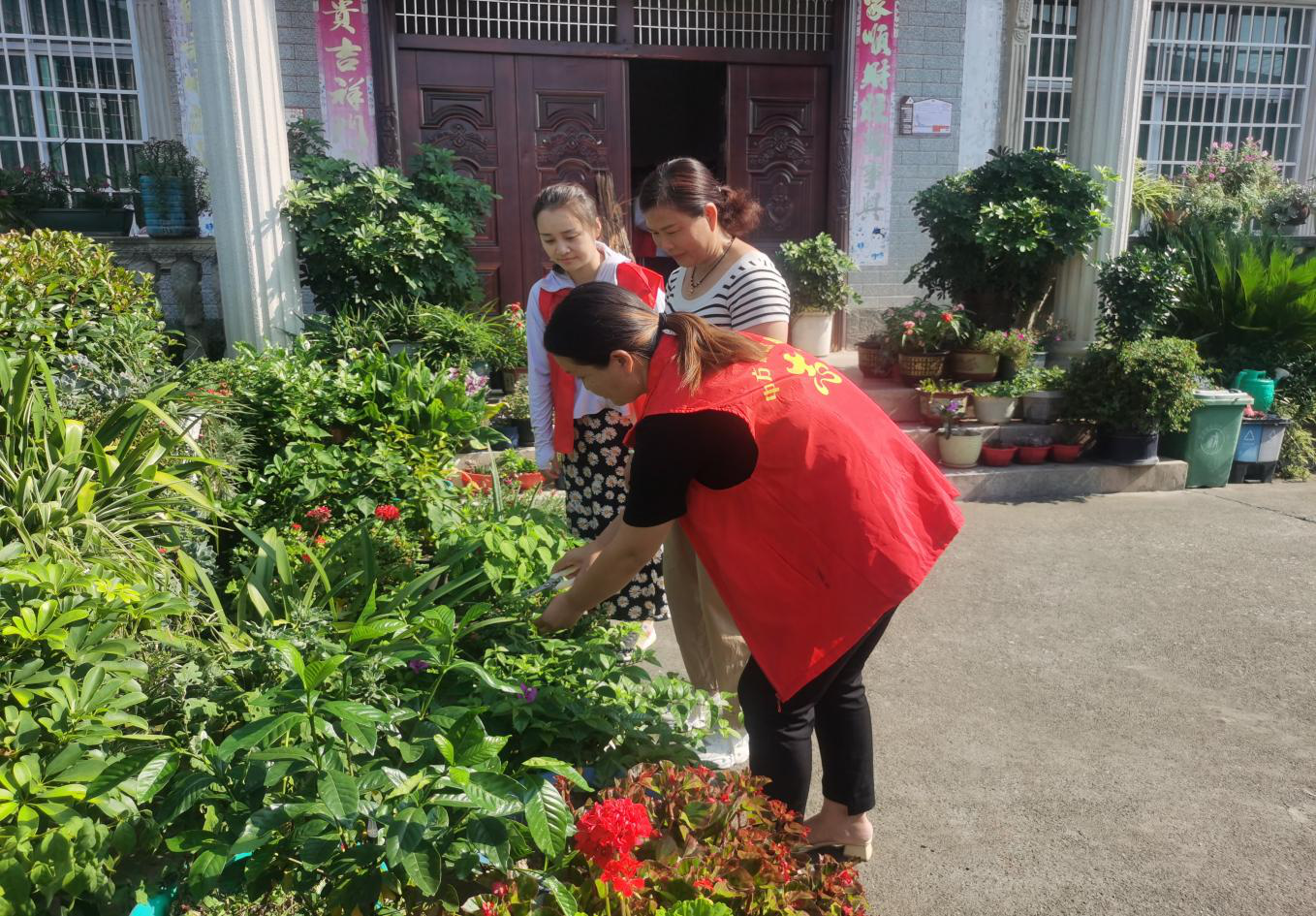 中方县桐木镇：美家美妇齐携手 生活管理共宣传