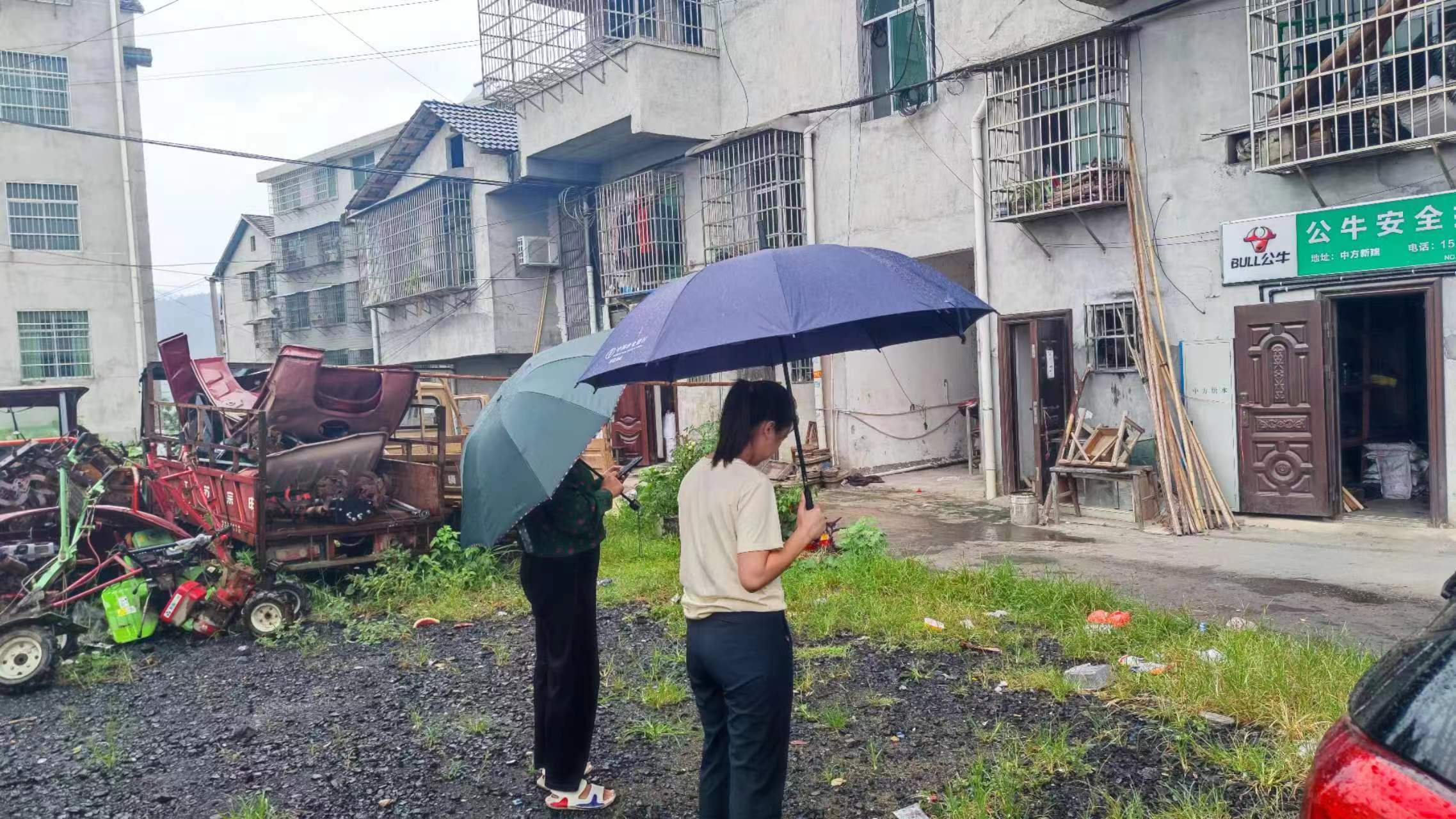 中方县新建镇：开展环境卫生检查 以人居环境“美”助力营商环境“优”