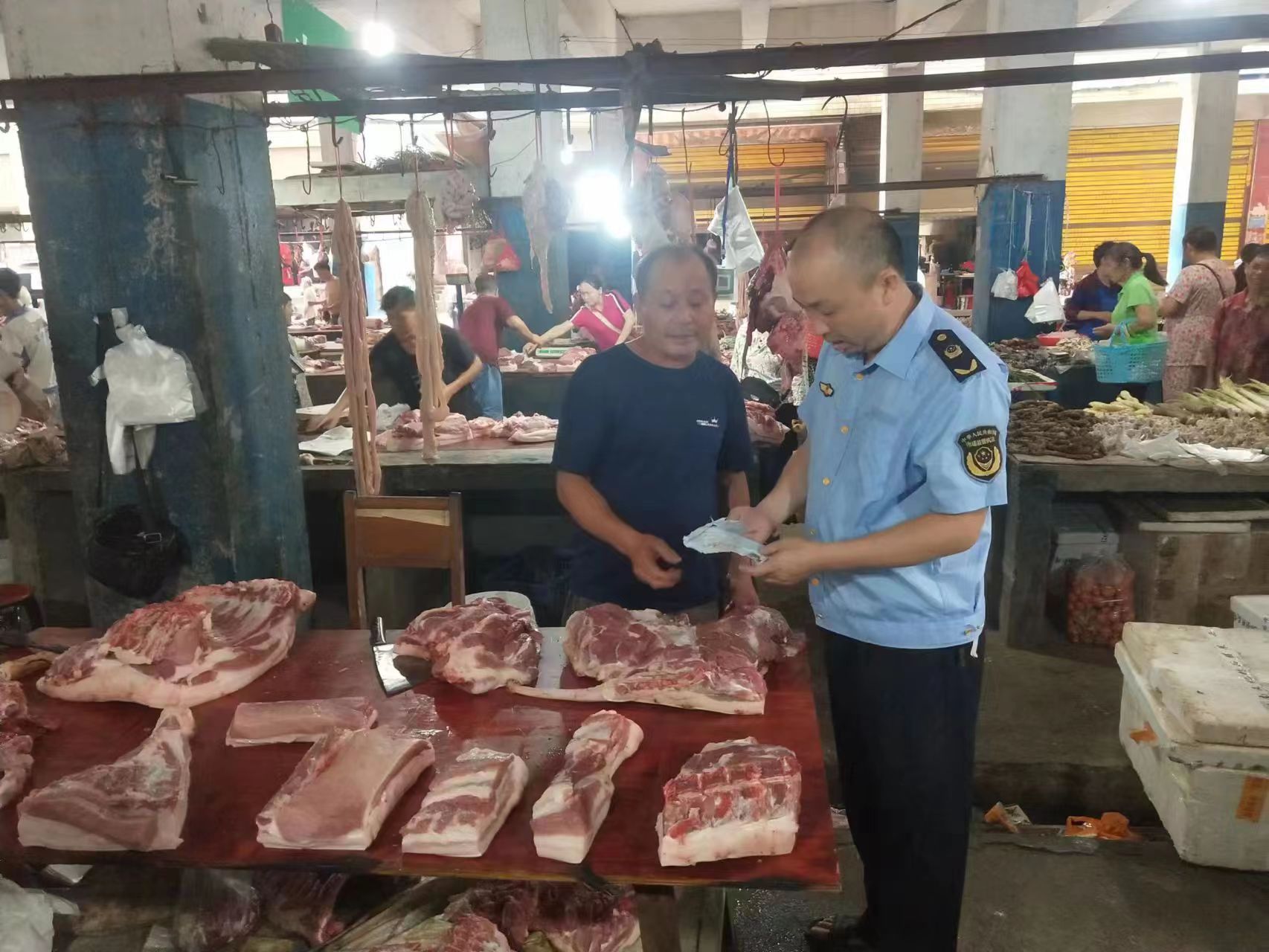中方县花桥镇：开展打击“白板肉”专项检查行动 营造良好营商环境氛围