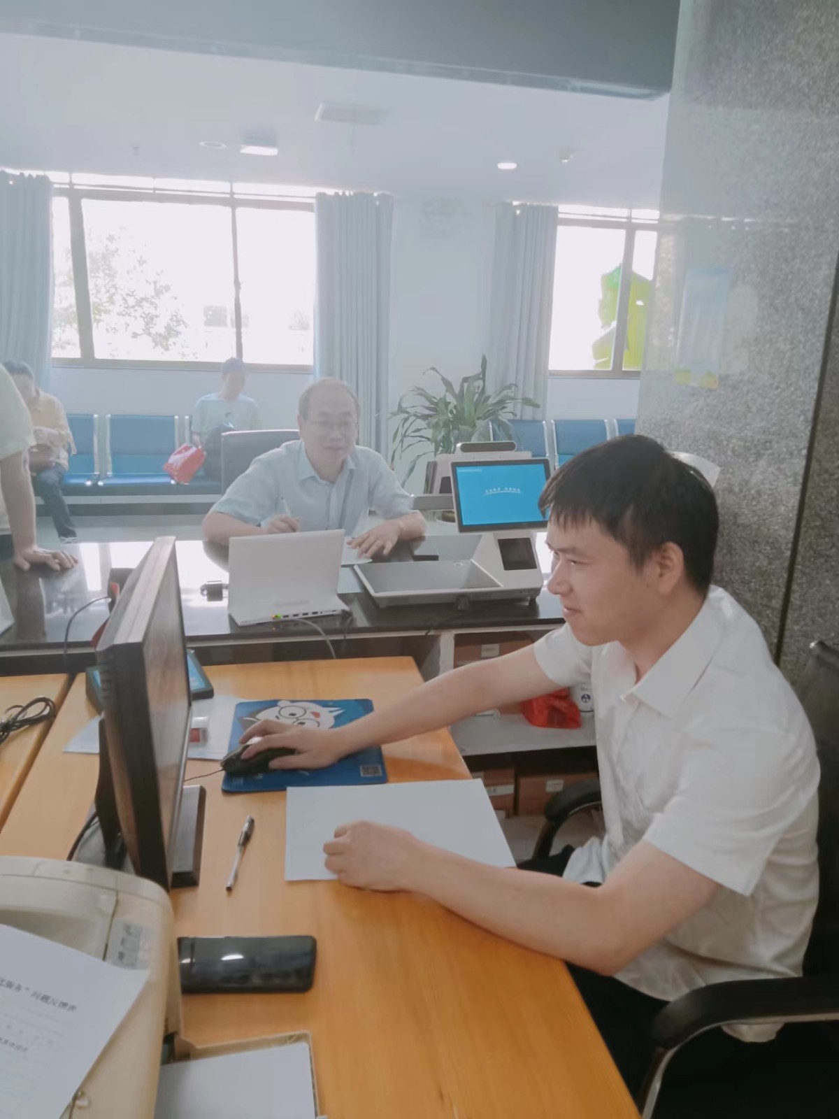 中方县人社局便民惠企  营造优质高效政务服务环境