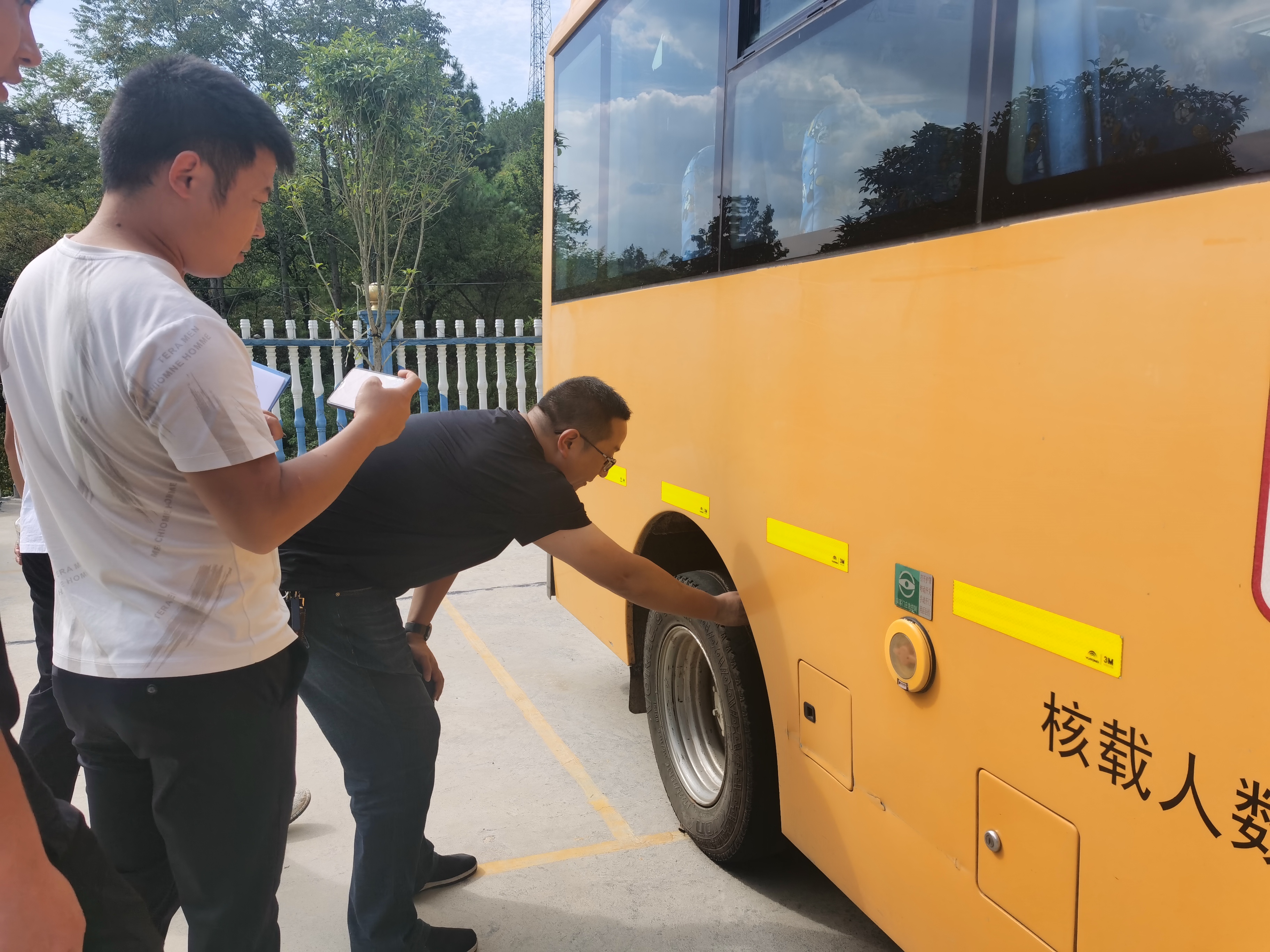 中方县新建镇：迎接新学期 开展全面安全隐患排查送“平安”入校