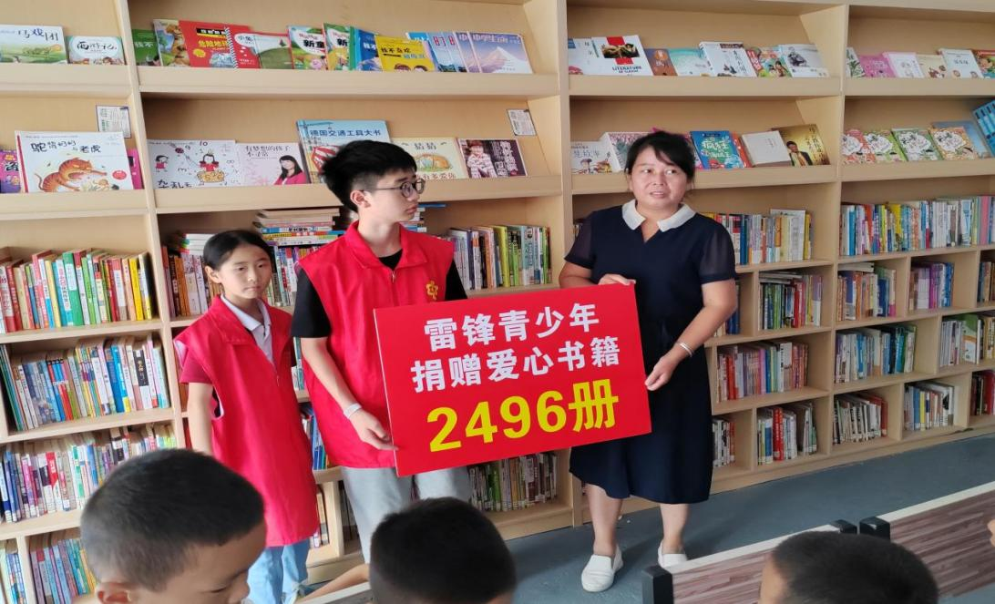 中方镇莉坪社区：开展雷锋青少年捐赠书籍活动