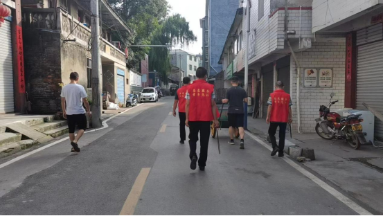 中方县接龙镇：开展人居环境整治，助力优化营商环境