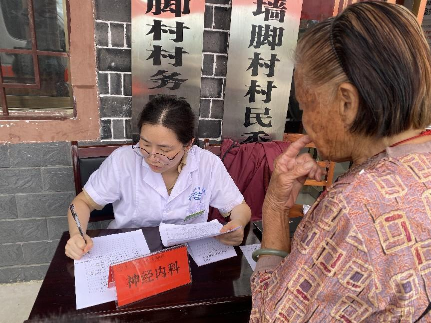 中方县铜鼎镇：义诊进乡村  健康到家门